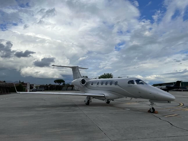 Embraer Phenom 300E listing photo