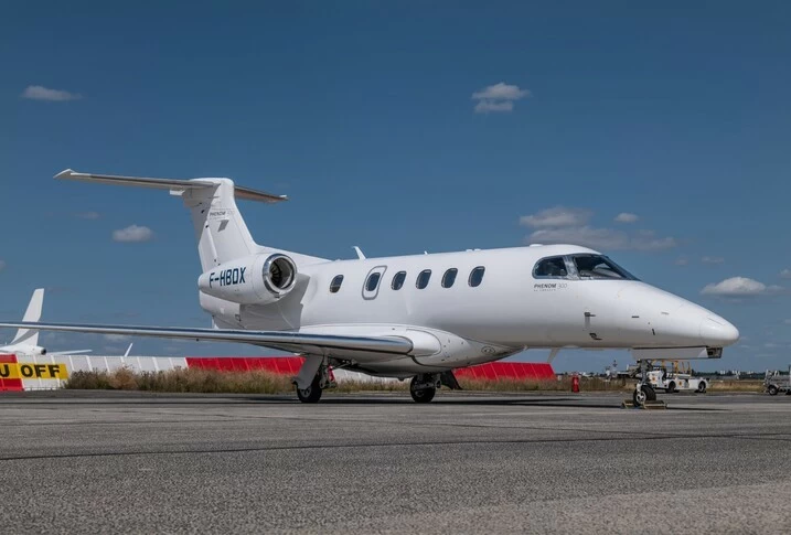 2015 Embraer Phenom 300 listing photo