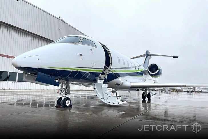 2004 Bombardier Challenger 300 listing photo