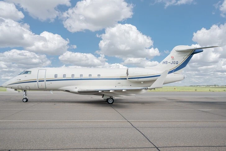 2008 Bombardier Challenger 300 listing photo