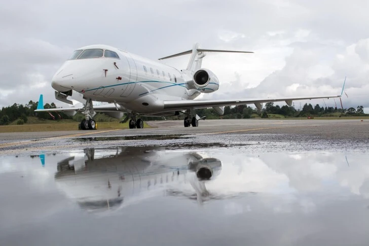 2012 Bombardier Challenger 300 listing photo