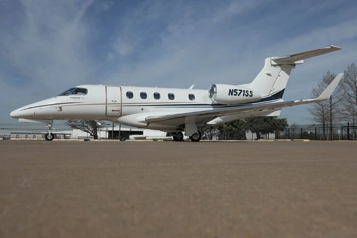 2016 Embraer Phenom 300 listing photo