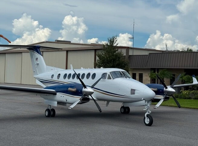1999 Beechcraft King Air 350 listing photo