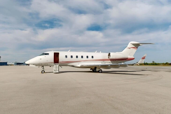 2013 Bombardier Challenger 300 listing photo