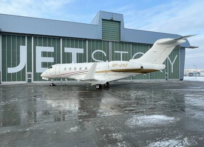 2005 Bombardier Challenger 300 listing photo